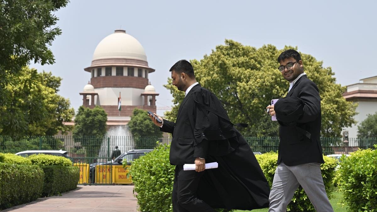 सुप्रीम कोर्ट ने पशु जन्म नियंत्रण केंद्रों में कुत्तों के प्रति क्रूरता को रोकने के लिए निर्देश देने की मांग वाली याचिका खारिज कर दी