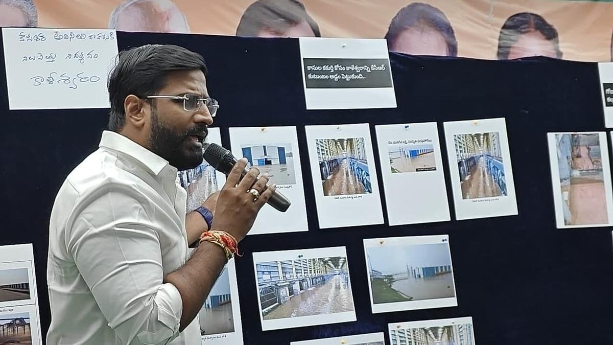 सूखे के बीच बाढ़ का पानी उठाने को लेकर कांग्रेस, बीआरएस के बीच आरोप-प्रत्यारोप से कालेश्वरम विवाद गहरा गया है