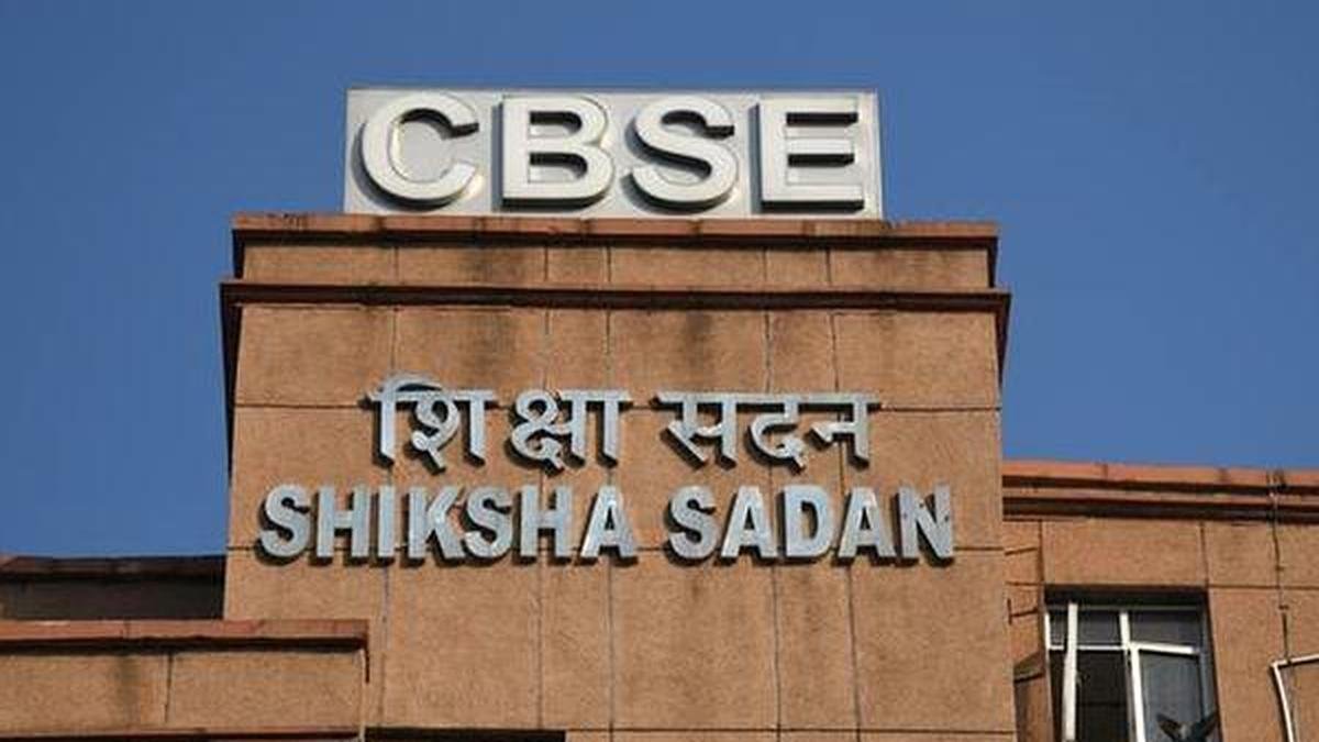 SC ने CBSE से कक्षा 6 के लिए तीन-भाषा नियम को आसान बनाने, छात्रों, स्कूलों को 'कोहनी की जगह' देने को कहा