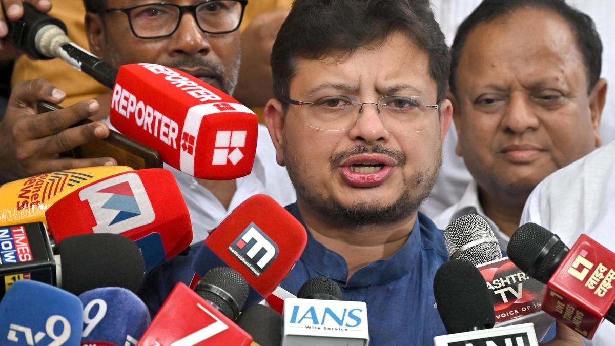 ऋतब्रत बनर्जी के नेतृत्व वाला टीएमसी गुट कॉलेजों में तत्काल छात्र संघ चुनाव की मांग करता है