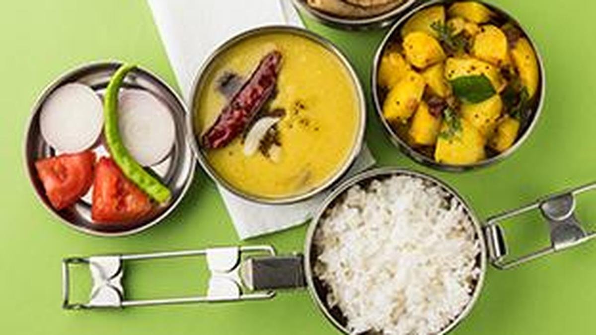 कैसे शहर टिफ़िन वाहक से खाद्य ऐप तक पहुंच गया