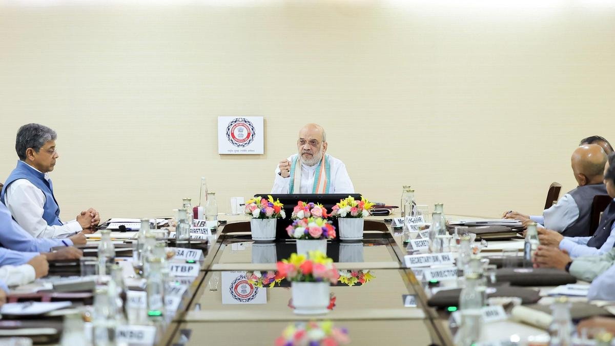 खतरों को बड़ा होने से पहले पहचानें, ख़त्म करें: अमित शाह ने सुरक्षा एजेंसियों से आग्रह किया