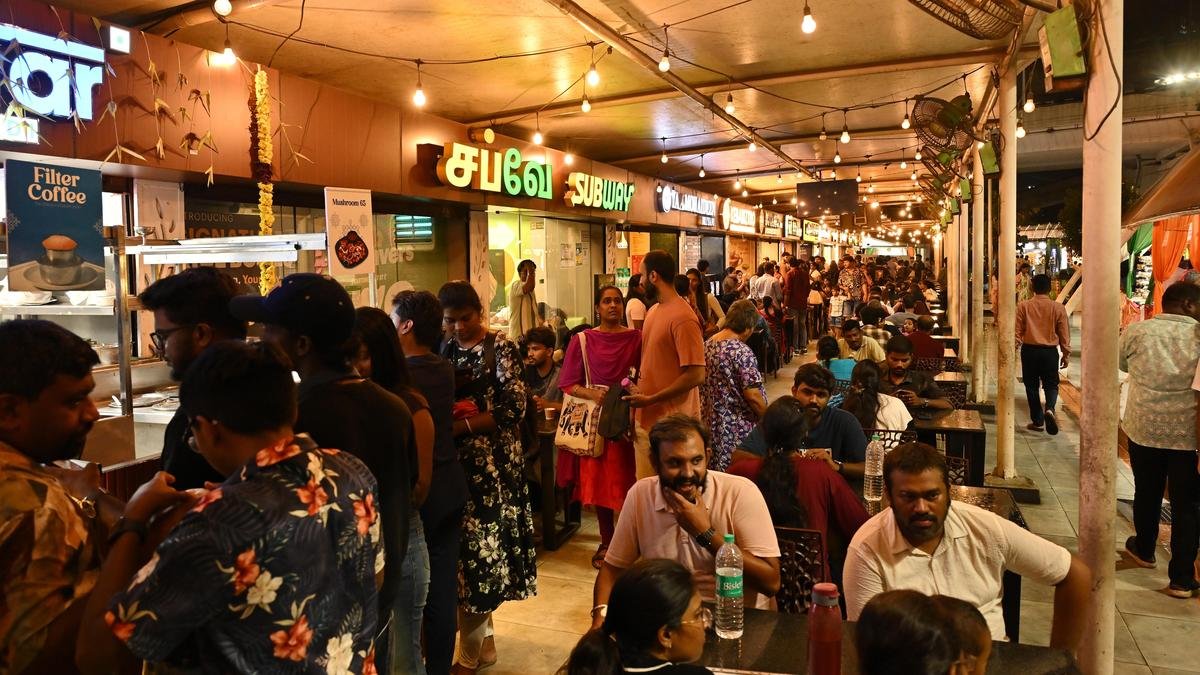 जहां मद्रास जल्दी सो गया, वहीं चेन्नई जाग रहा है