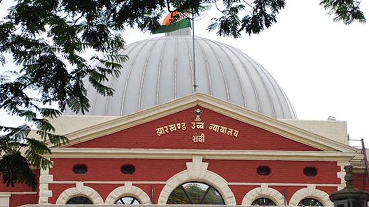 झारखंड परीक्षा प्रदर्शनकारियों ने सरकार पर 'विश्वासघात' का आरोप लगाया क्योंकि उच्च न्यायालय ने कई नौकरी परीक्षाओं को रद्द करने पर रोक लगा दी है