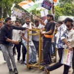 पटना में छात्रों का प्रदर्शन हिंसक हो गया