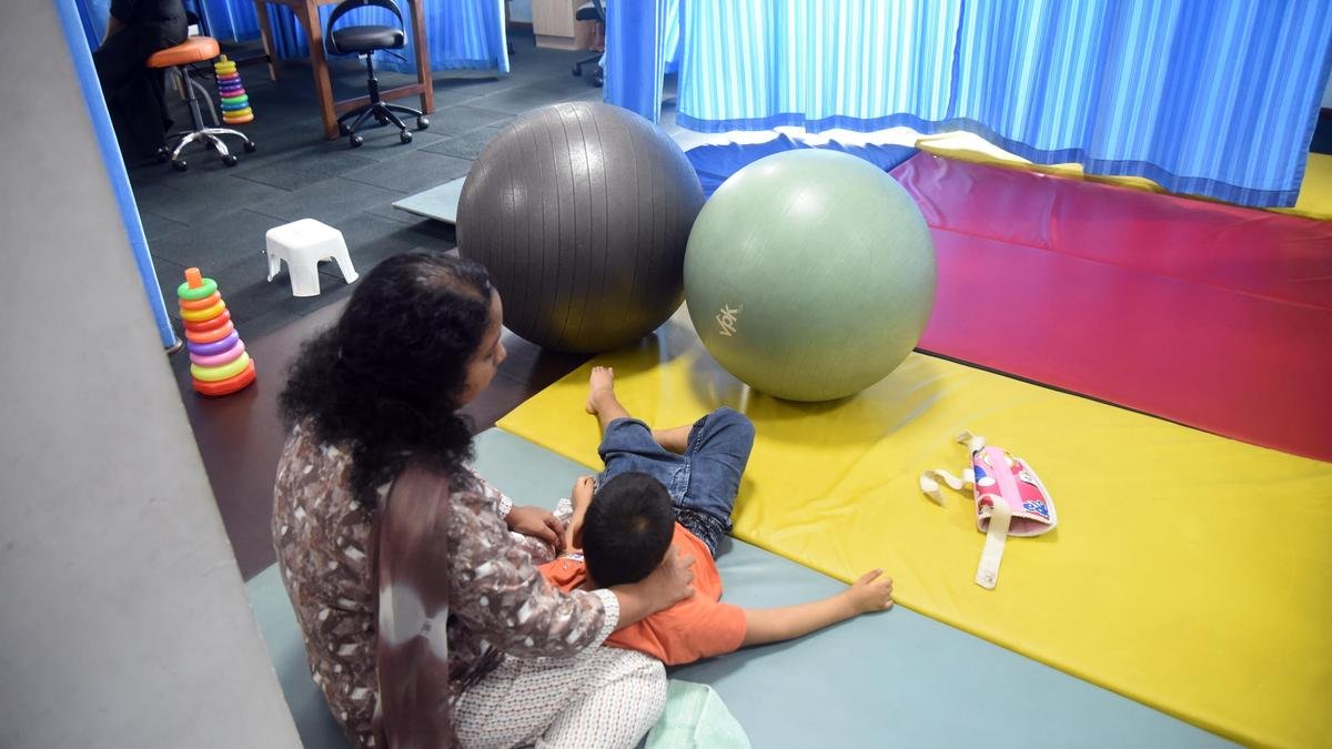 बाधाओं का सामना करते हुए: केरलम में दिव्यांग बच्चों के माता-पिता एक उज्ज्वल स्थान की तलाश में हैं