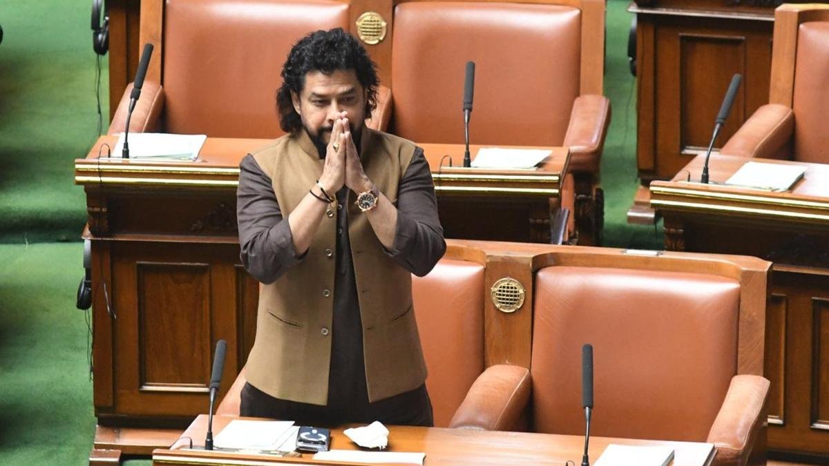 बी. नागेंद्र के मंत्रालय छोड़ने की संभावना है क्योंकि कांग्रेस विपक्ष के आक्रामक रुख को कम करना चाहती है