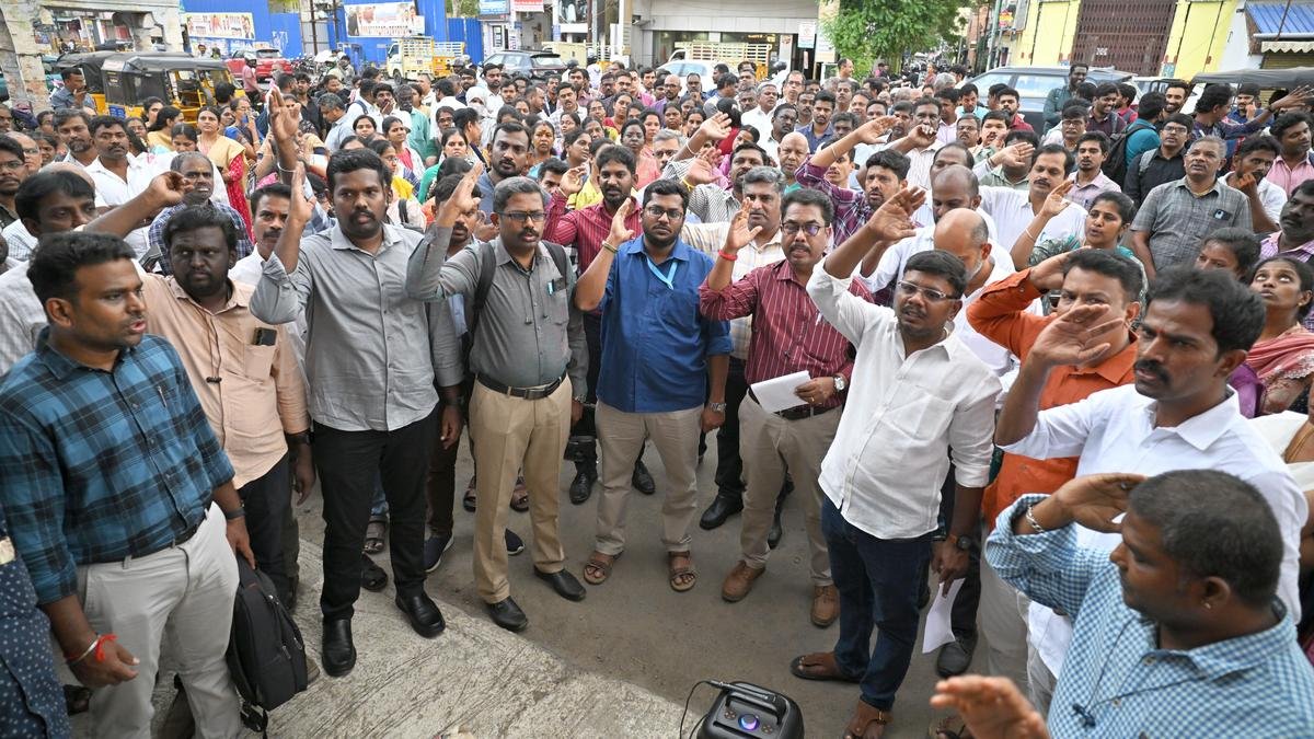 बैंक यूनियनों ने 5 दिवसीय बैंकिंग पर दबाव बनाने के लिए 11 सितंबर को देशव्यापी हड़ताल की धमकी दी है