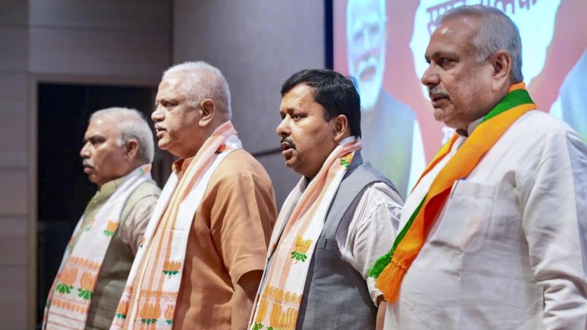 भाजपा प्रमुख ने विधानसभा चुनाव के अगले दौर के लिए रणनीति बैठक की