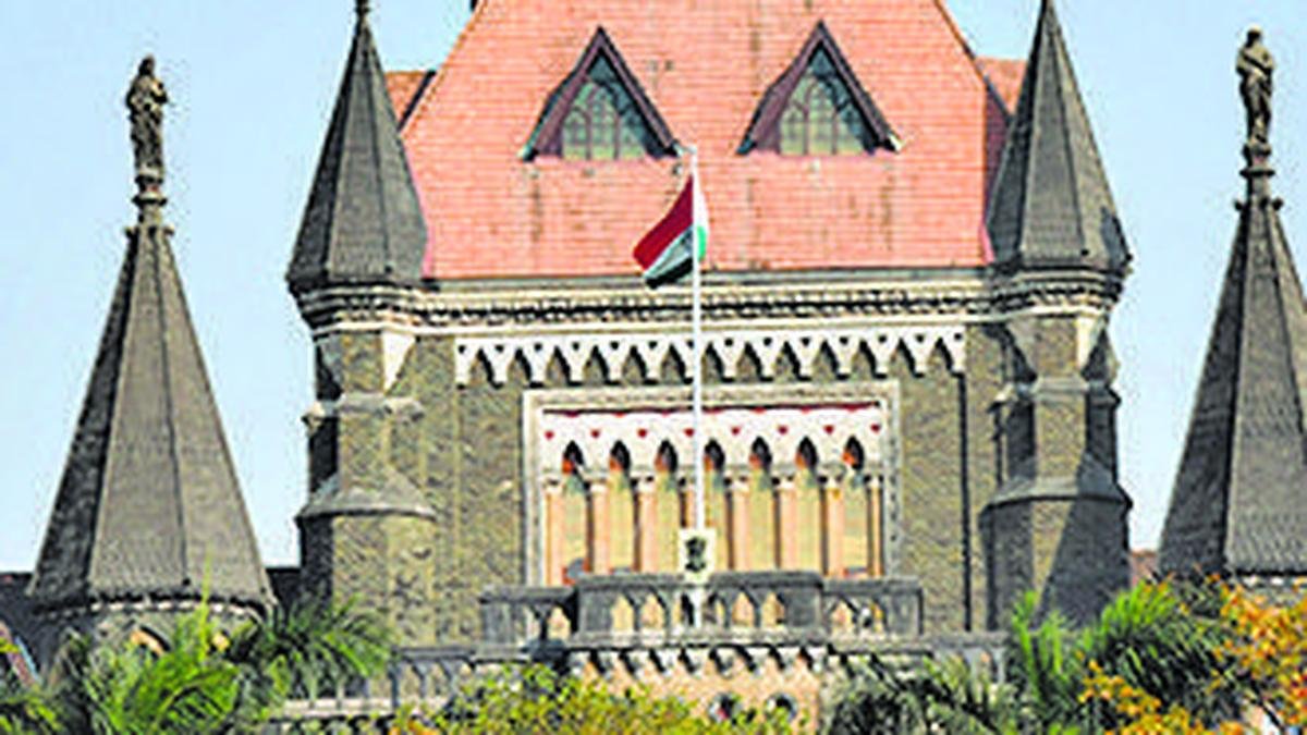 भारत में अवैध रूप से रहने वाले विदेशियों का पता लगाने में मदद के लिए आधार अधिनियम में संशोधन पर विचार करें: बॉम्बे हाई कोर्ट ने केंद्र से कहा