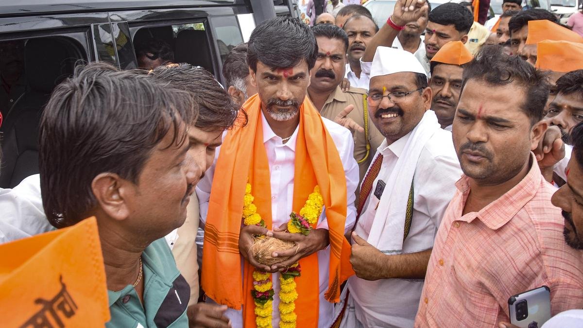 मराठा आरक्षण के लिए मनोज जारांगे पाटिल ने अनिश्चितकालीन भूख हड़ताल शुरू की