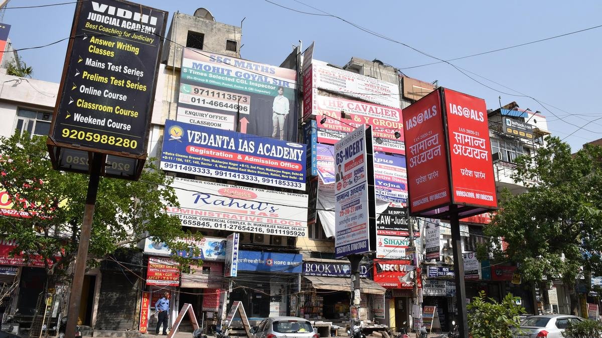 महाराष्ट्र ने कोचिंग सेंटरों पर लगाम लगाने के लिए कानून का मसौदा क्यों तैयार किया है?