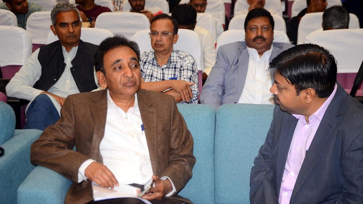 महाराष्ट्र ने मंत्री कार्यालयों में 'मौखिक' नियुक्तियाँ रद्द कर दीं