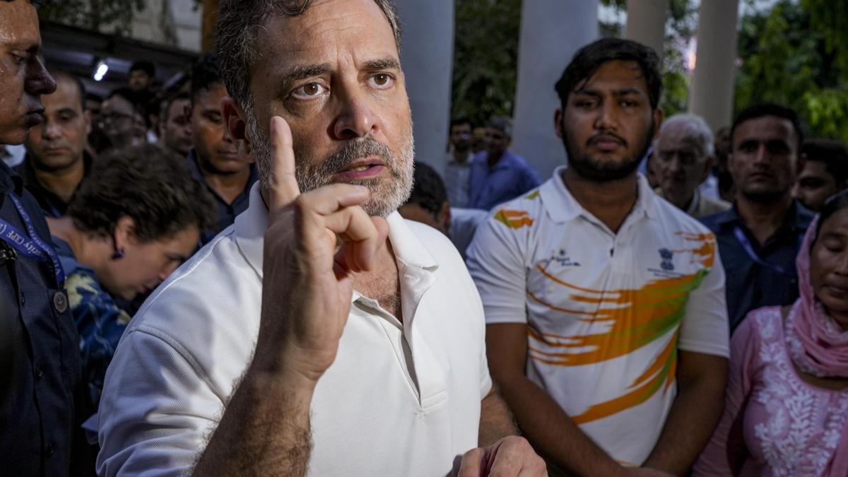 राहुल की सड़क पर राजनीति एक नई विपक्षी रणनीति का संकेत देती है