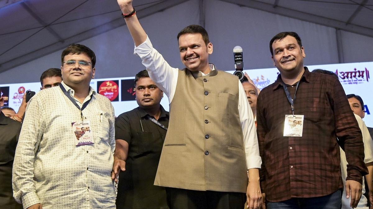 लोकतंत्र की ताकत ने मेरे जैसे सामान्य व्यक्ति को सीएम बनने का मौका दिया: युवा कार्यक्रम में फड़णवीस