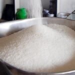 सरकार का कहना है कि फसल की क्षति, उत्पादन में गिरावट और त्योहारी मांग के कारण कीमतों में बढ़ोतरी हुई है।