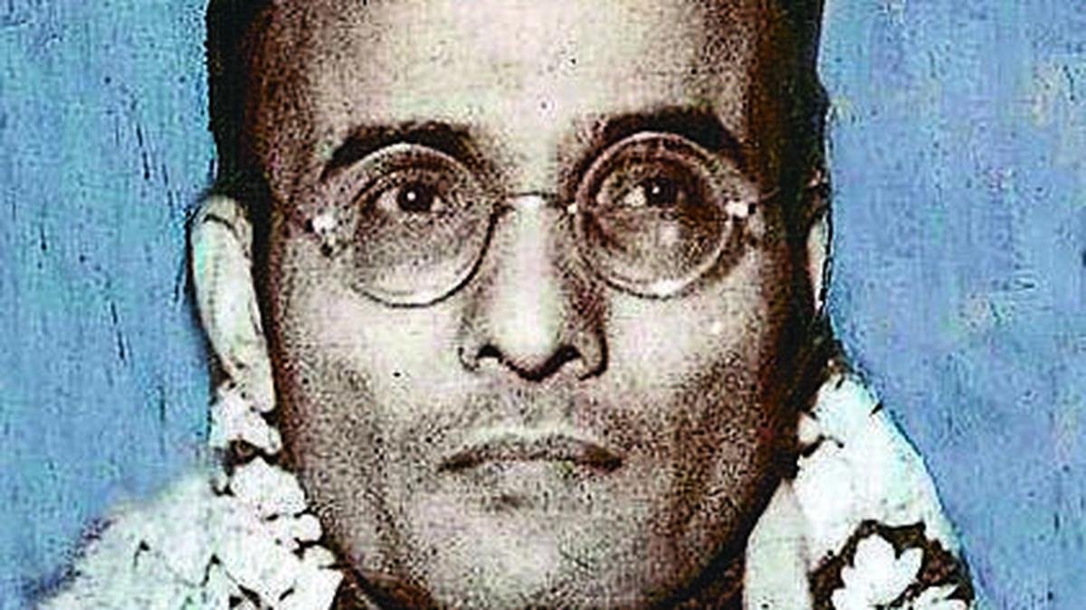 सावरकर मानहानि मामला: उच्च न्यायालय में याचिका में विशेष अदालत पर यह निर्धारित करने का प्रयास करने का आरोप लगाया गया है कि सावरकर 'बहादुर थे या कायर'
