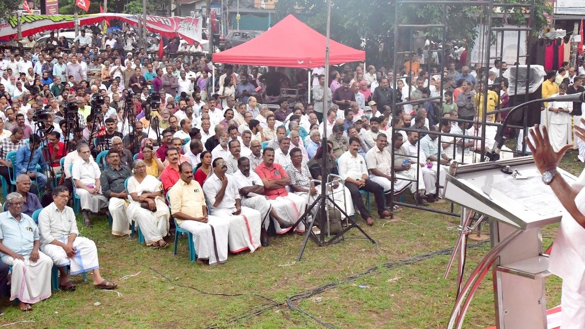सीपीआई (एम) केरलम के सचिव एमवी गोविंदन का दावा है कि ईडी राजनीतिक मकसद और पूर्वाग्रह के साथ मामले उठा रही है