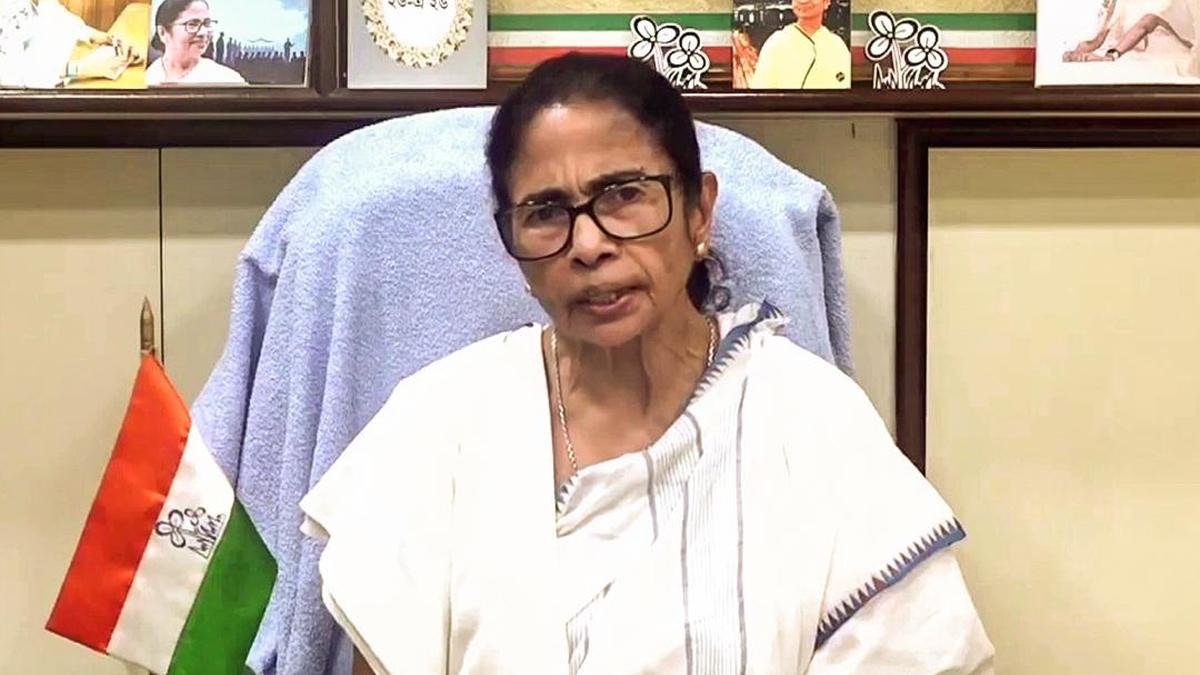 सुवेंदु ने ममता को सड़कों से दूर रखने की कसम खाई, टीएमसी अध्यक्ष ने कहा कि वह राजनीतिक संन्यास नहीं लेंगी