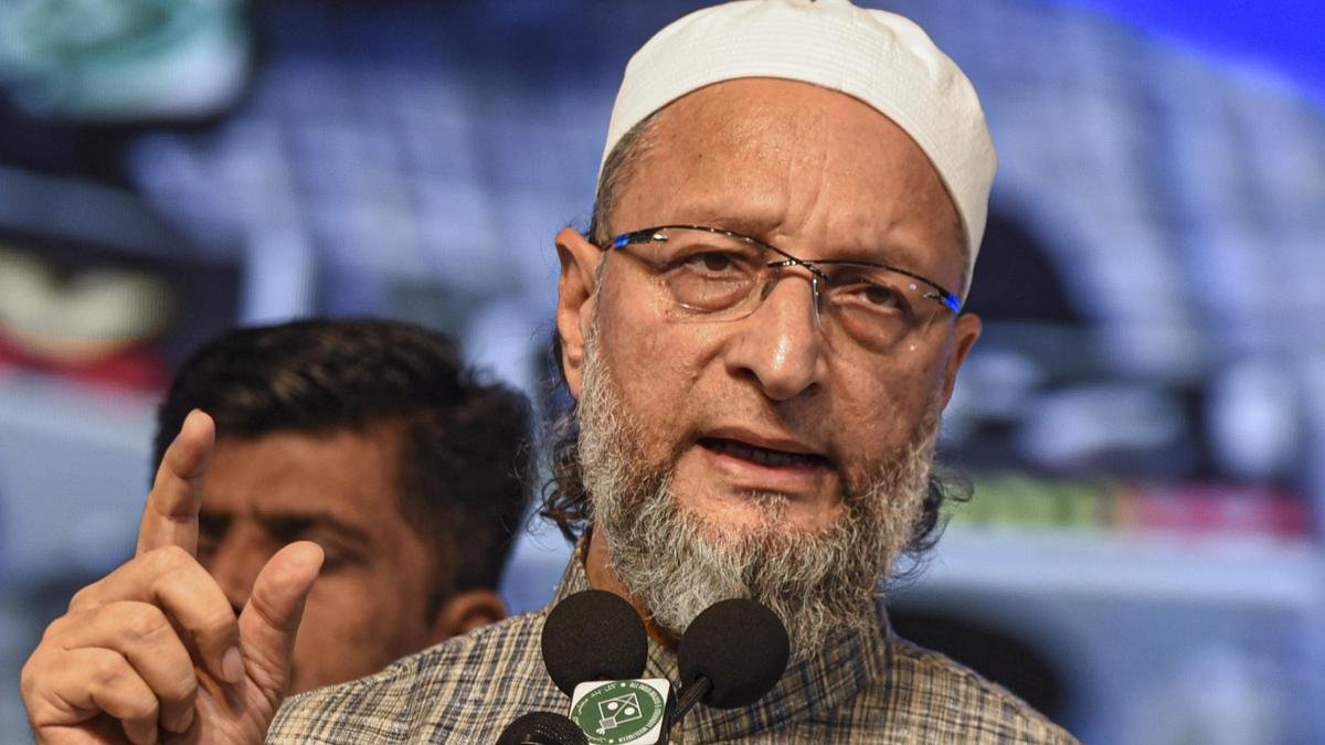 हिजाब पर इलाहाबाद HC के फैसले को ओवैसी ने 'इस्लाम पर हमला' बताया