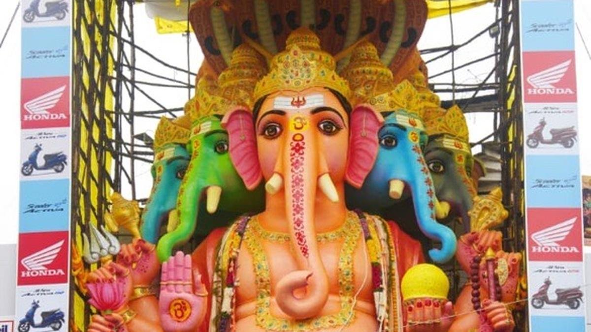 72 फुट की विशाल मूर्ति से लेकर 3.8 लाख हीरे जड़ित मूर्ति तक, हैदराबाद के गणेश इस वर्ष बड़े और चमकीले हैं