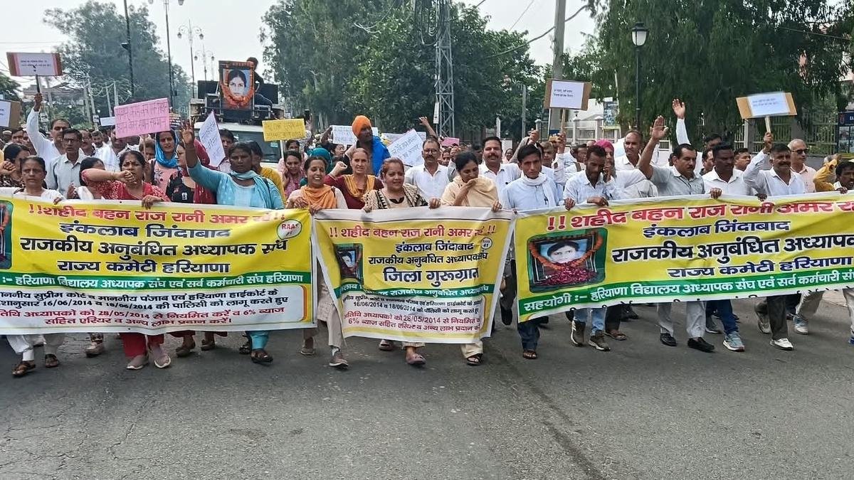 77 दिन और गिनती: हरियाणा के अतिथि शिक्षकों ने नौकरी नियमितीकरण की मांग को लेकर आंदोलन तेज किया