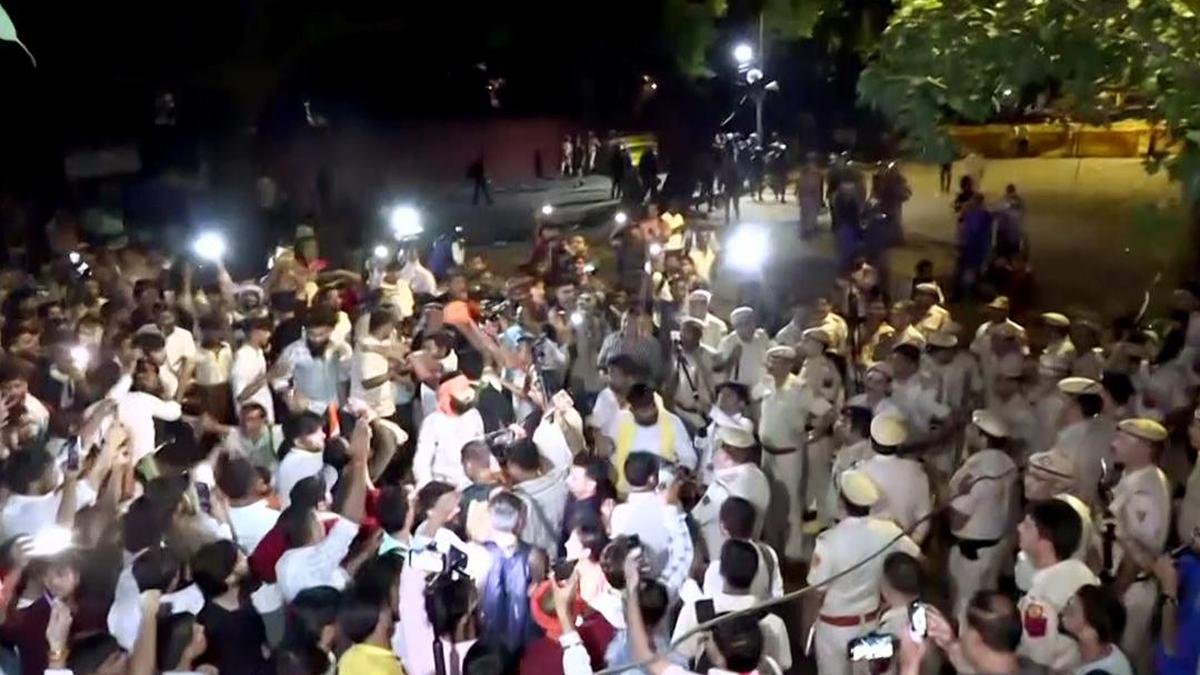 अब, जंतर-मंतर पर प्रदर्शनकारी आरक्षण व्यवस्था में आमूलचूल बदलाव की मांग कर रहे हैं