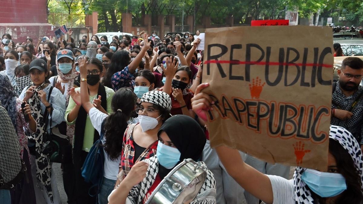 आस्था कुंज सामूहिक बलात्कार क्षेत्र पहले से ही दिल्ली पुलिस का 'डार्क स्पॉट' था; लेकिन प्रकाश संबंधी खामियां बनी रहीं
