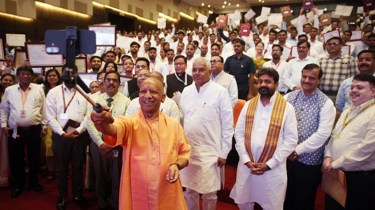 उत्तर प्रदेश में एक लाख युवाओं को सरकारी नौकरी: आदित्यनाथ