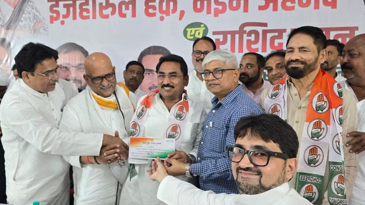 उत्तर प्रदेश विधानसभा चुनाव से पहले बसपा के पूर्व मंत्री और अन्य कांग्रेस में शामिल हुए