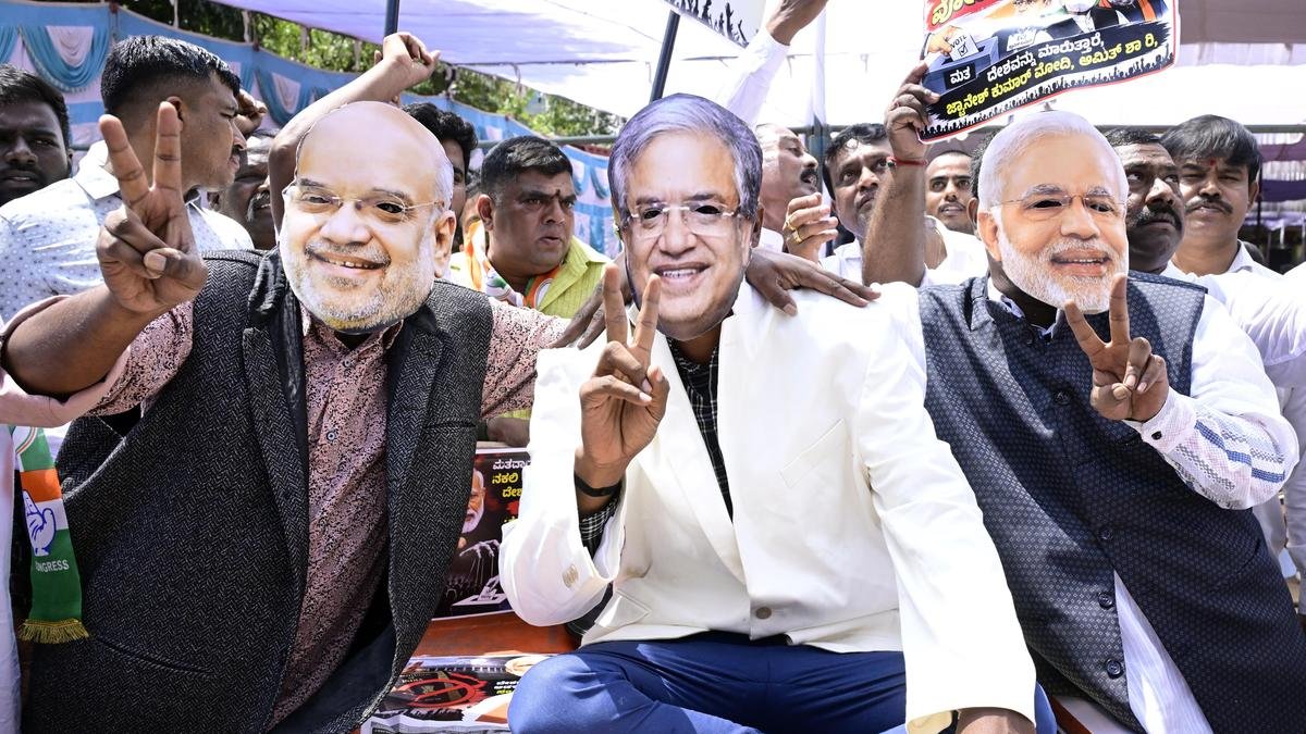 एसआईआर को पूर्ण रूप से वापस लेने की मांग कर रहे नागरिक समाज समूहों का कहना है कि भविष्य के चुनावों में प्री-एसआईआर मतदाता सूची का उपयोग किया जाना चाहिए