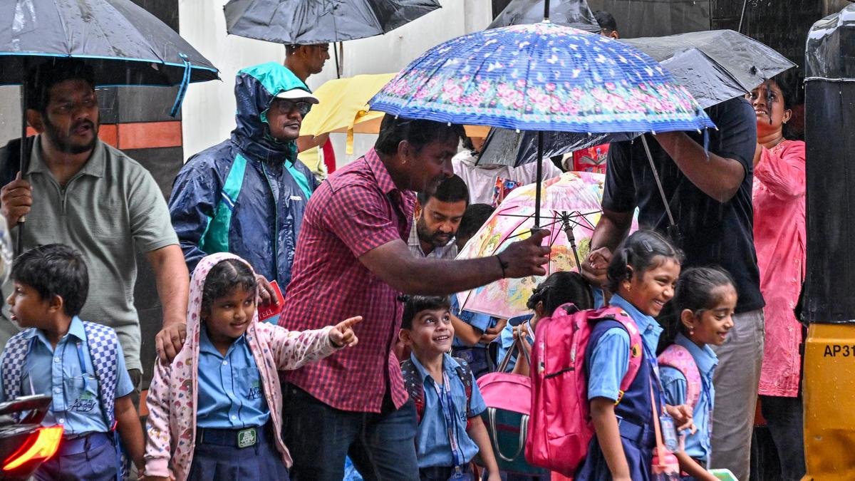 ओडिशा में गहरे दबाव के कारण तट पर भारी बारिश, 3,500 लोगों को निकाला गया