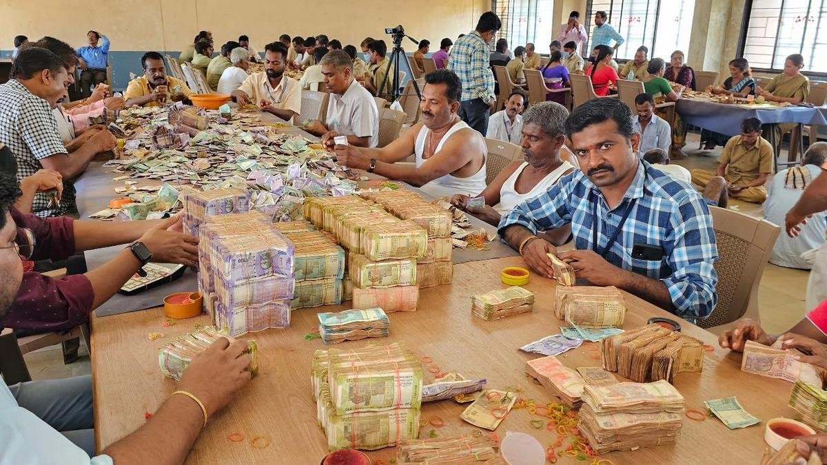 कर्नाटक उच्च न्यायालय ने मंदिरों के वित्त और संपत्ति के प्रबंधन के लिए तकनीक-संचालित ओवरहाल का आदेश दिया