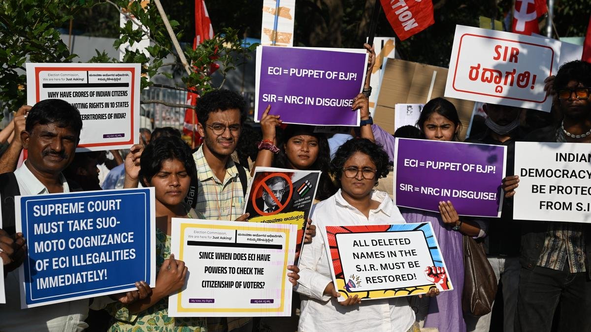 कर्नाटक एसआईआर: नागरिक समाज की रिपोर्ट बड़े पैमाने पर मतदाताओं के नाम हटाए जाने, जमीनी स्तर की विसंगतियों को उजागर करती है