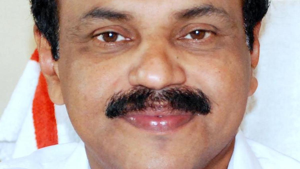केरलम के विधायक उन्नियादान का कहना है कि मंत्री पद के लिए उनके नाम पर विचार नहीं किए जाने से वह आहत हैं