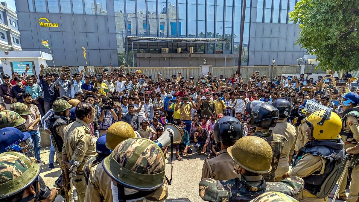 कैसे नोएडा कार्यकर्ताओं के विरोध ने डीयू के एक छात्र को एनएसए के तहत जेल में डाल दिया