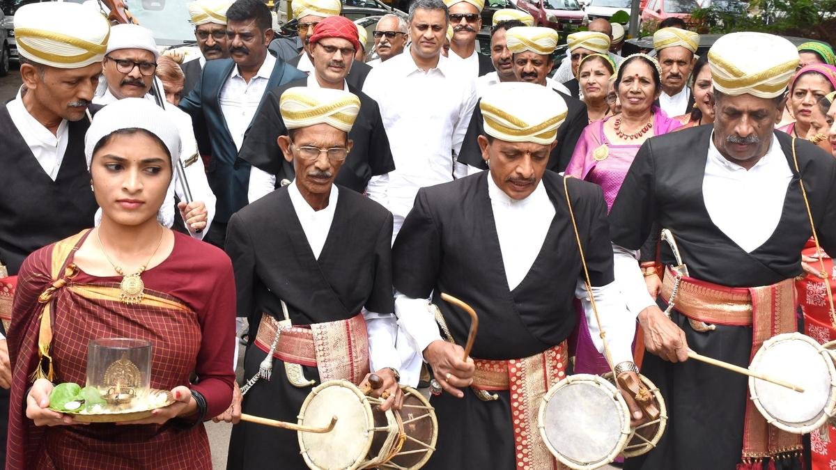 कोडवा साहित्य अकादमी सीबीएसई पाठ्यपुस्तक में समुदाय की उत्पत्ति, पोशाक के संदर्भों की समीक्षा चाहती है
