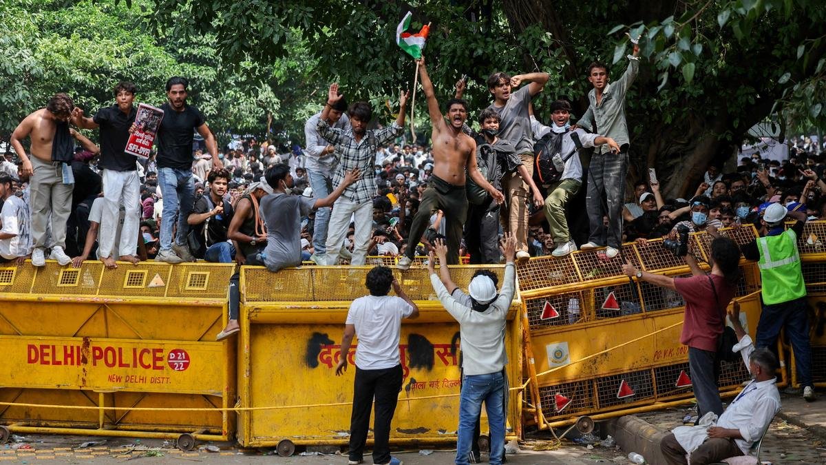 जंतर-मंतर विरोध: पुलिस ने यूपी के छात्रों को कारण बताओ नोटिस दिया, अगले दिन इसे रद्द कर दिया