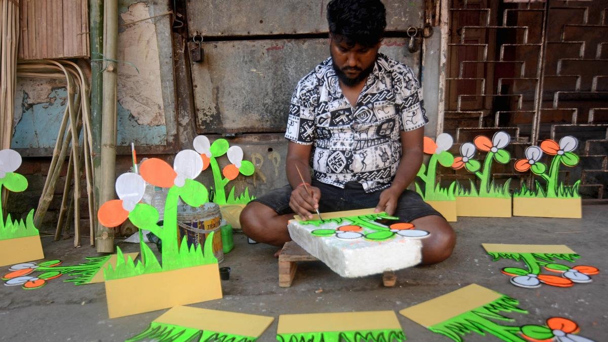 टीएमसी चुनाव चिन्ह फ्रीज विवाद: सुप्रीम कोर्ट ने चुनाव आयोग से फैसले की समयसीमा पूछी