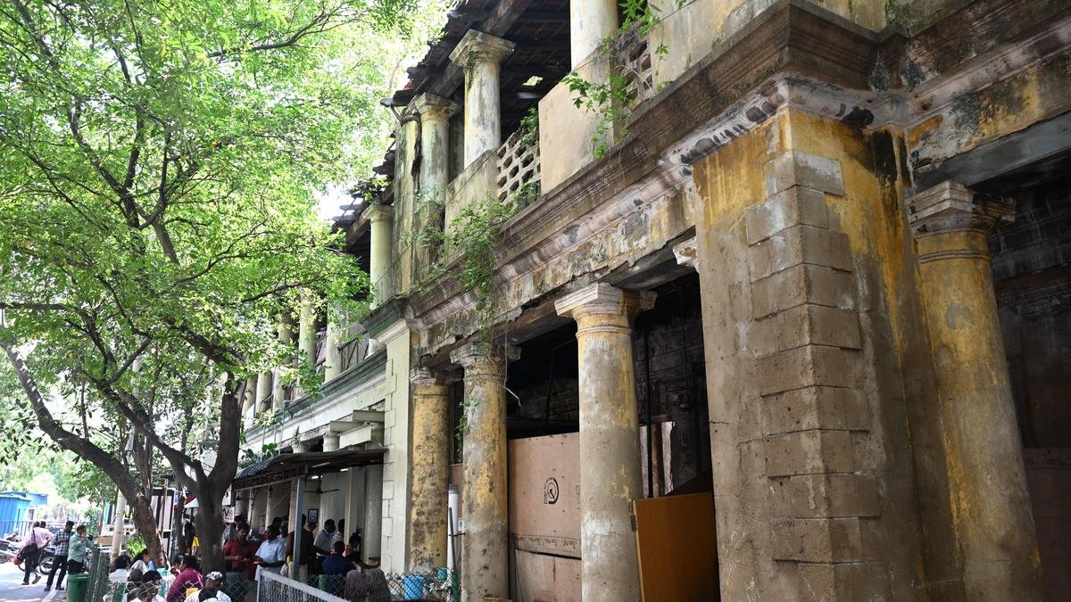 डीएमके सरकार फोर्ट सेंट जॉर्ज में किंग्स बैरक के स्थान पर विरासत संरचना का विचार किया गया