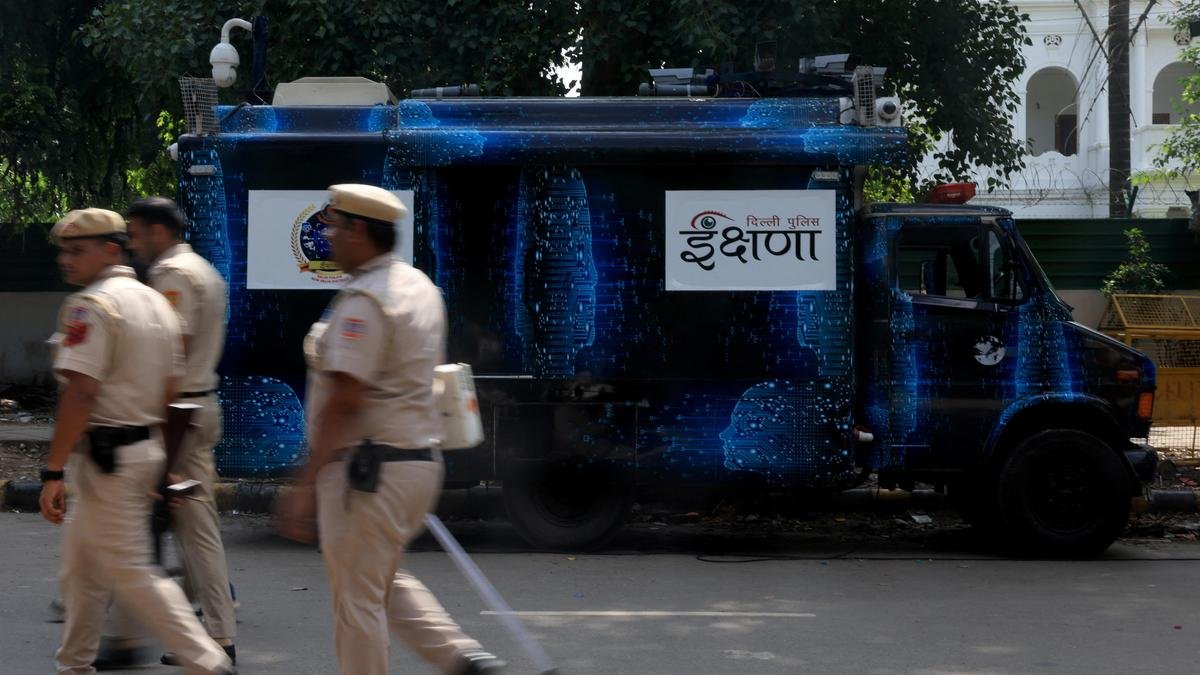 निगरानी ही एकमात्र गोपनीयता मुद्दा नहीं है