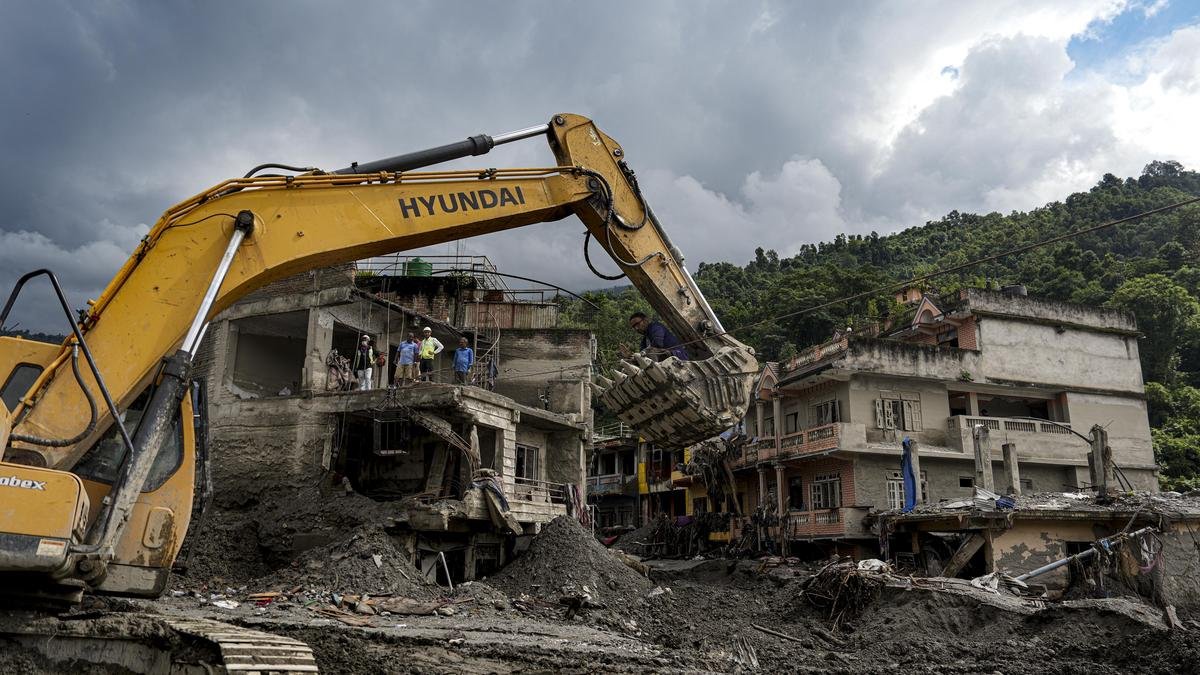 नेपाल बाढ़: भारतीय स्वयंसेवक पृथक समुदायों तक राहत पहुंचा रहे हैं क्योंकि पहुंच एक चुनौती बनी हुई है