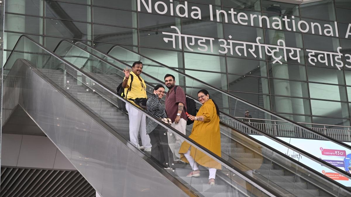 नोएडा अंतर्राष्ट्रीय हवाई अड्डा शुरू हो गया है, लेकिन जेवर की यात्रा अभी भी प्रगति पर है
