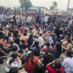 पंजाब के एलपीयू छात्र प्रदर्शनकारियों ने एनएच-44 को अवरुद्ध कर दिया, छात्रा के साथ कथित बलात्कार के बाद पुलिस के साथ उनकी झड़प हुई
