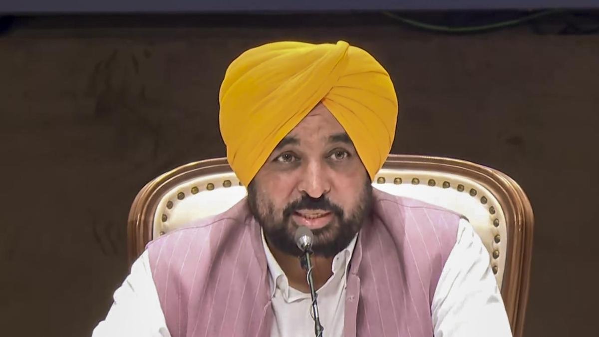 पराली जलाने पर किसानों के खिलाफ एफआईआर के पक्ष में नहीं: पंजाब के सीएम मान