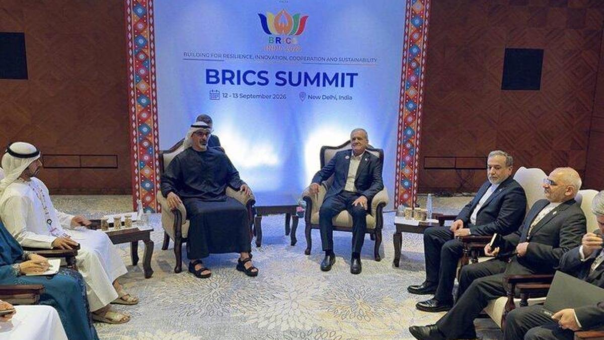 पश्चिम एशिया की शत्रुता के बीच ईरान के राष्ट्रपति ने अबू धाबी के क्राउन प्रिंस से मुलाकात की