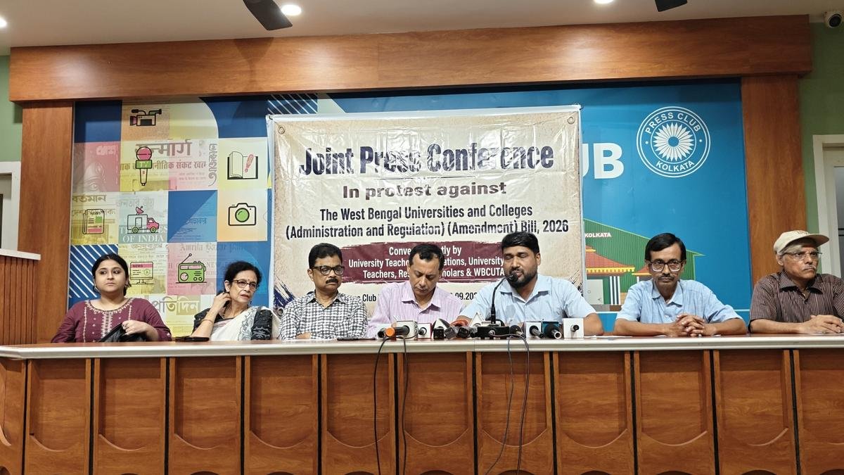 पश्चिम बंगाल के प्रोफेसरों ने सरकार के अंतर-विश्वविद्यालय स्थानांतरण विधेयक का विरोध किया, इसे शिक्षा पर हमला बताया