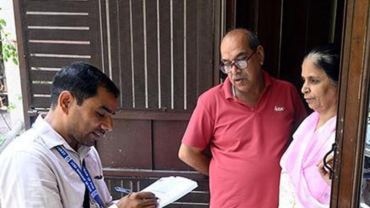 पूर्व अधिकारियों का कहना है कि संभावित एनपीआर, एनआरसी लिंक पर चिंताओं के बीच जनगणना डेटा गोपनीय होना चाहिए