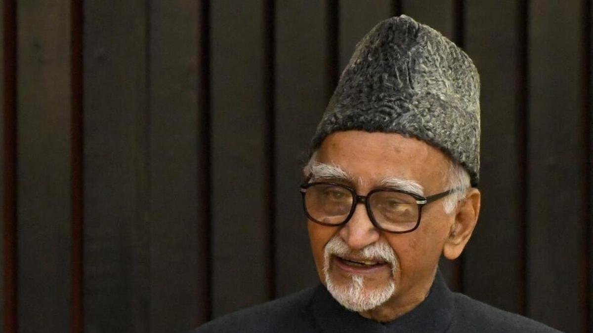 पूर्व वीपी अंसारी ने 'वन-मैन इंस्टीट्यूशन' एजी नूरानी को याद किया