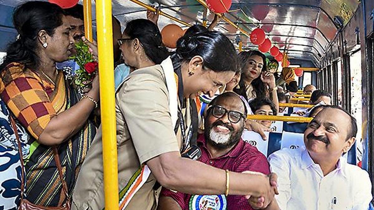 प्रियदर्शिनी प्रभाव: विशेषज्ञ पैनल ने केरलम में निजी बस क्षेत्र को 'उद्योग का दर्जा' देने की सिफारिश की